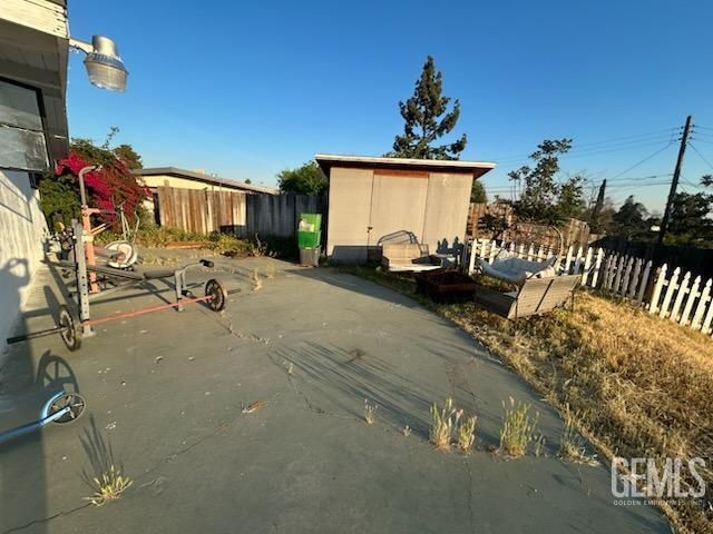 909 Oberlin Court, Bakersfield, CA 93305