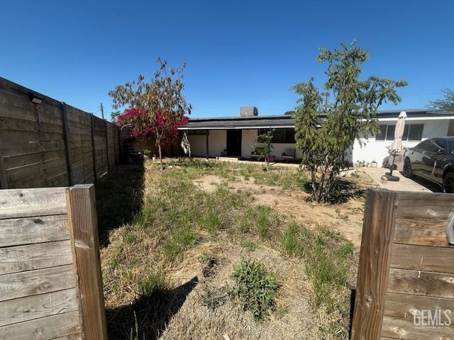 909 Oberlin Court, Bakersfield, CA 93305