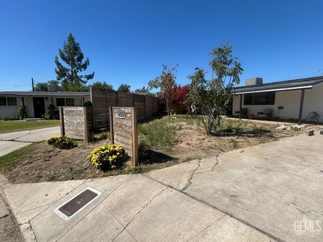 909 Oberlin Court, Bakersfield, CA 93305
