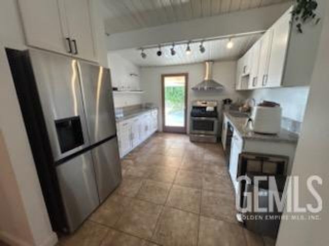 909 Oberlin Court, Bakersfield, CA 93305