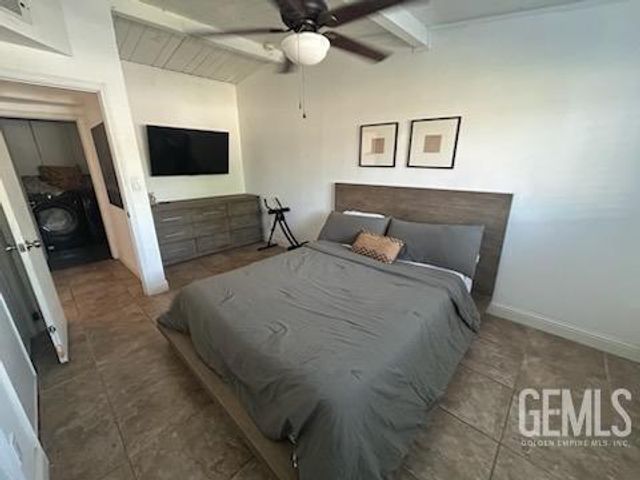 909 Oberlin Court, Bakersfield, CA 93305