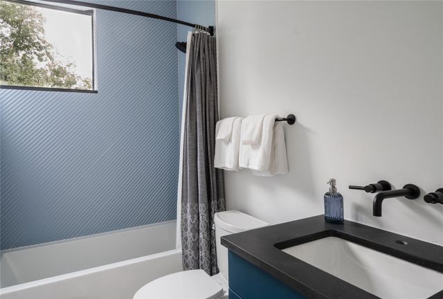 1103 Cherico ST 2, Austin, TX 78702