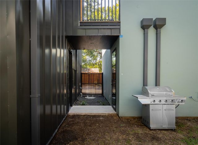 1103 Cherico ST 2, Austin, TX 78702