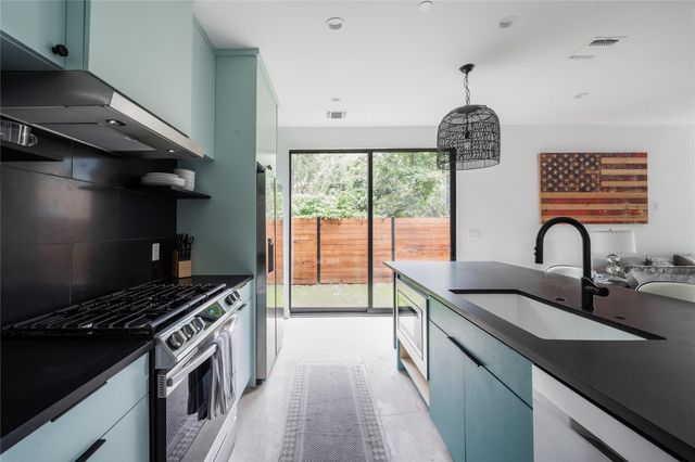 1103 Cherico ST 2, Austin, TX 78702