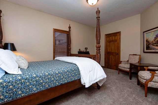 5653 S Lake Ridge, Springfield, MO 65804