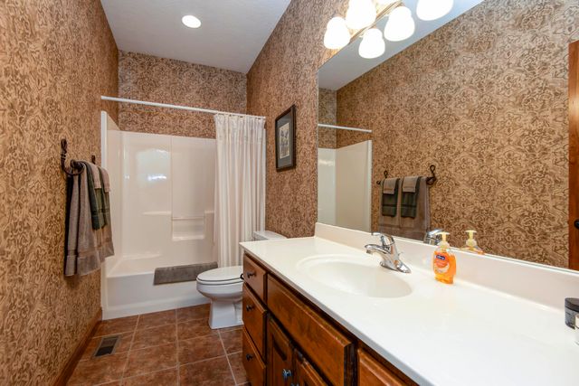 5653 S Lake Ridge, Springfield, MO 65804