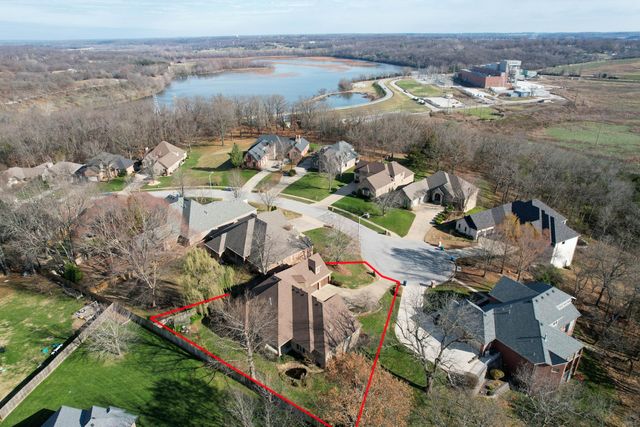 5653 S Lake Ridge, Springfield, MO 65804