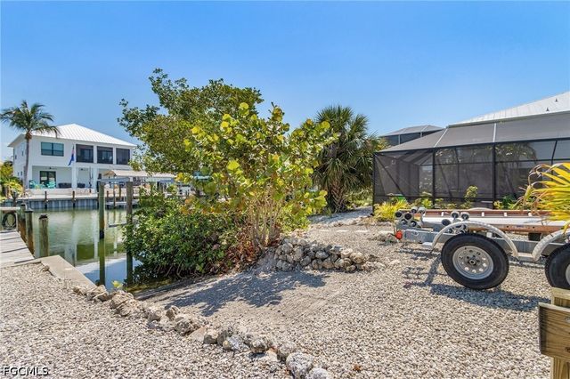 2432 Sycamore ST, St James City, FL 33956