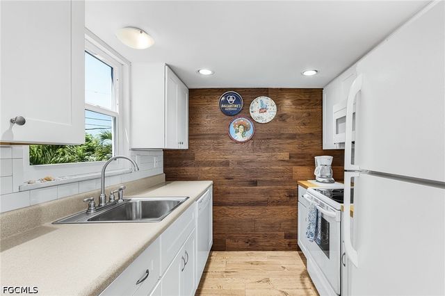 2432 Sycamore ST, St James City, FL 33956