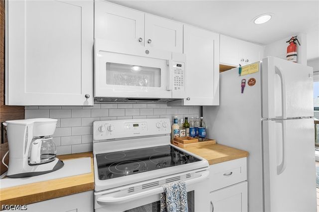 2432 Sycamore ST, St James City, FL 33956