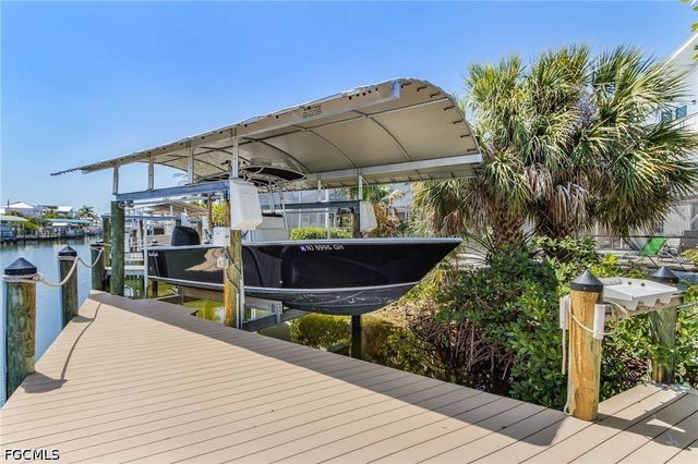 2432 Sycamore ST, St James City, FL 33956