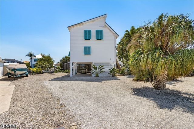 2432 Sycamore ST, St James City, FL 33956