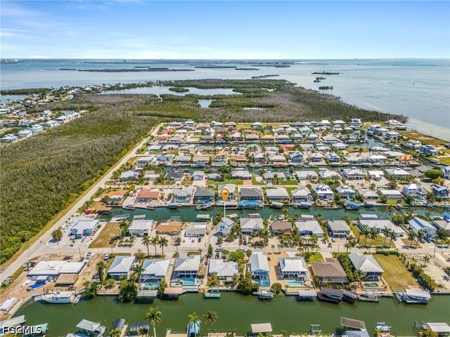 2432 Sycamore ST, St James City, FL 33956