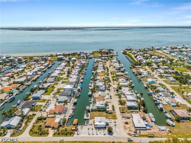 2432 Sycamore ST, St James City, FL 33956