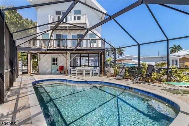 2432 Sycamore ST, St James City, FL 33956