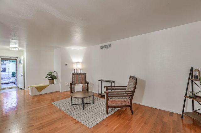 2813 Florida Street NE, Albuquerque, NM 87110