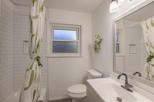 2813 Florida Street NE, Albuquerque, NM 87110