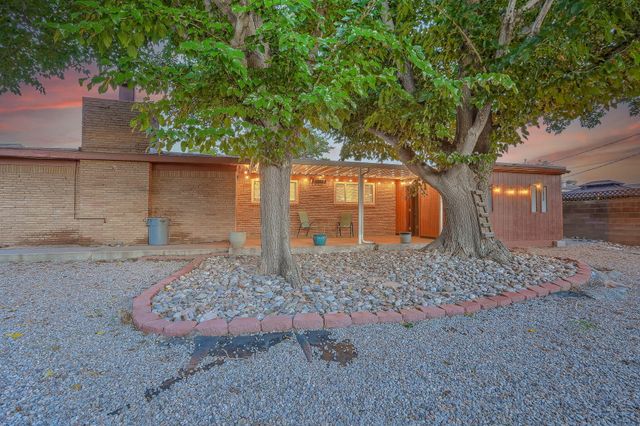 2813 Florida Street NE, Albuquerque, NM 87110