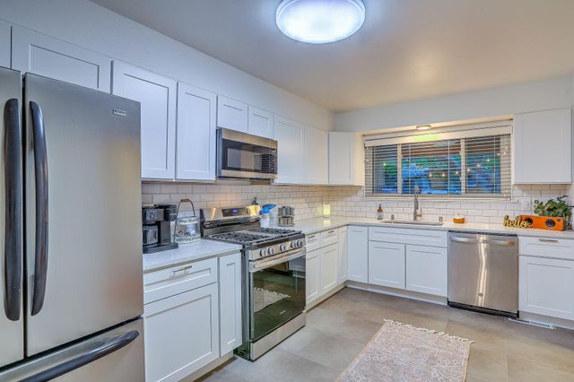 2813 Florida Street NE, Albuquerque, NM 87110
