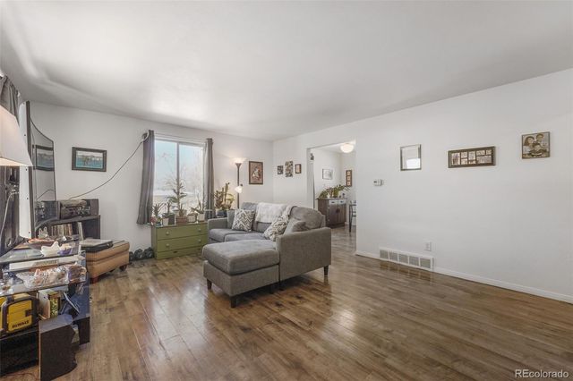 9842 W 22nd Place, Lakewood, CO 80215