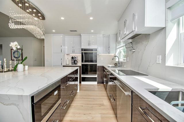 7484 Malibu Crescent, Boca Raton, FL 33433