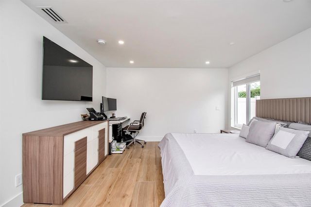 7484 Malibu Crescent, Boca Raton, FL 33433