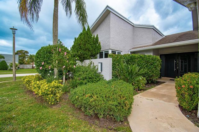 7484 Malibu Crescent, Boca Raton, FL 33433