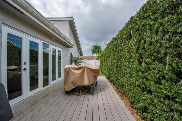 7484 Malibu Crescent, Boca Raton, FL 33433