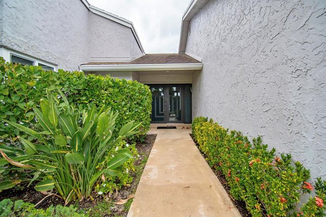 7484 Malibu Crescent, Boca Raton, FL 33433