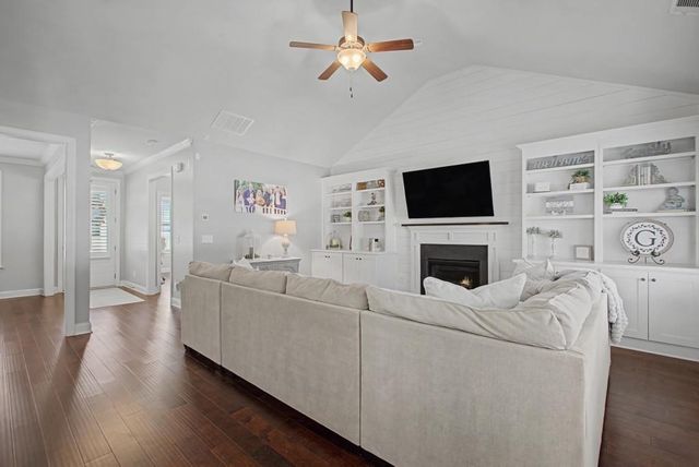 1834 Hidden Creek Drive, Hoschton, GA 30548