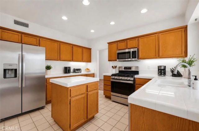 475 Redwing, Corona, CA 92882
