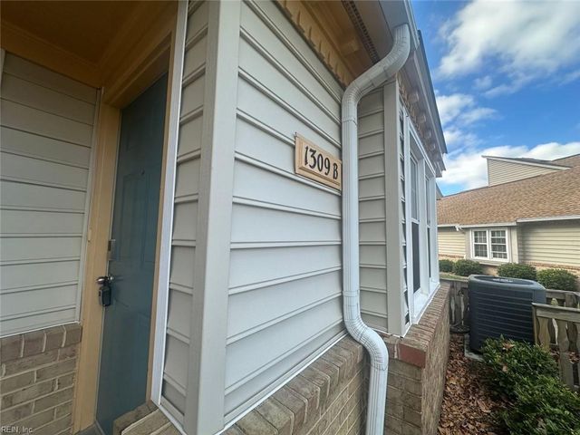 1309 Quail Creek Holw Apt B, Chesapeake, VA 23320