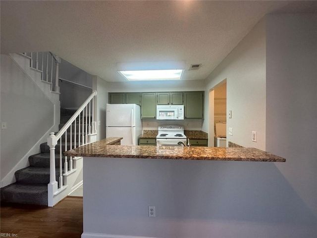 1309 Quail Creek Holw Apt B, Chesapeake, VA 23320