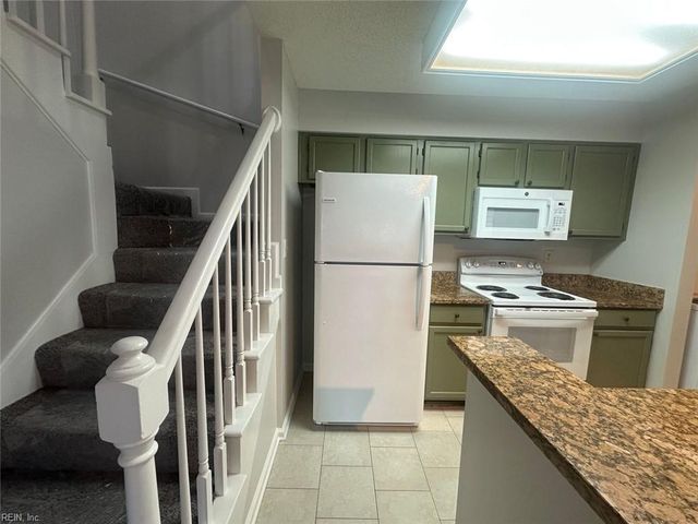 1309 Quail Creek Holw Apt B, Chesapeake, VA 23320