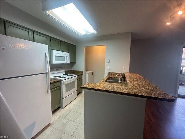 1309 Quail Creek Holw Apt B, Chesapeake, VA 23320