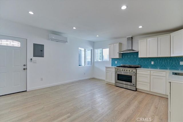 402 E 93rd Street, Los Angeles, CA 90003