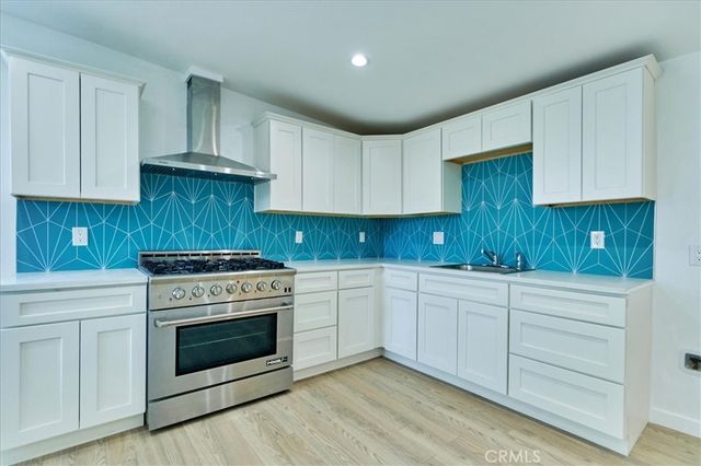 402 E 93rd Street, Los Angeles, CA 90003