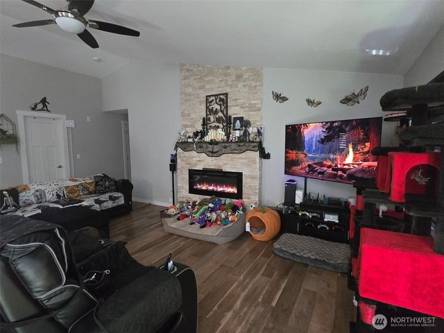 6611 Crescent Beach rd Road NW, Vaughn, WA 98394