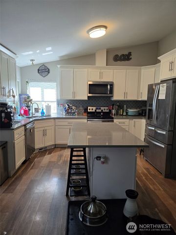 6611 Crescent Beach rd Road NW, Vaughn, WA 98394