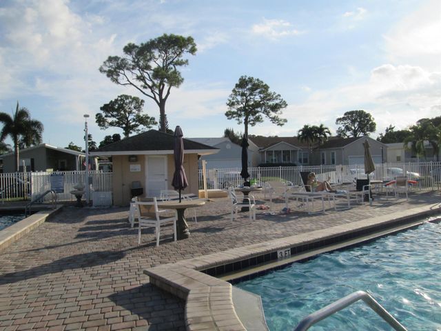 6403 S Elm Lane, Lantana, FL 33462