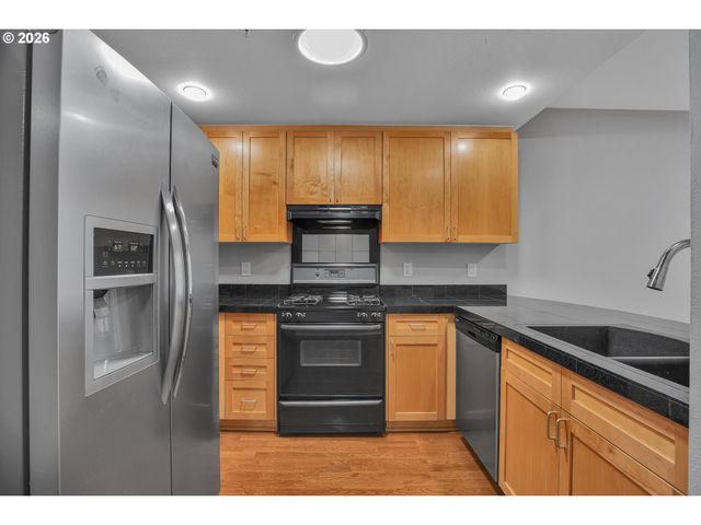 327 Nw PARK Ave 3B, Portland, OR 97209