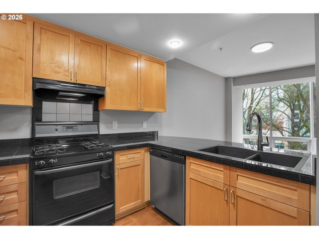 327 Nw PARK Ave 3B, Portland, OR 97209