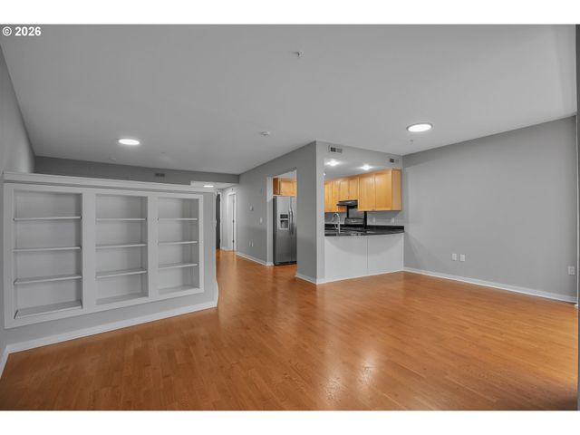 327 Nw PARK Ave 3B, Portland, OR 97209