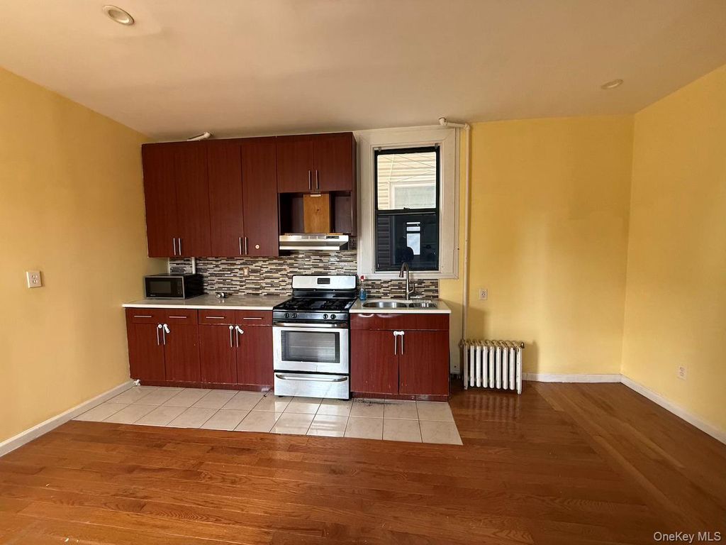 555 Hempstead Turnpike, Elmont, NY 11003 — photo 3