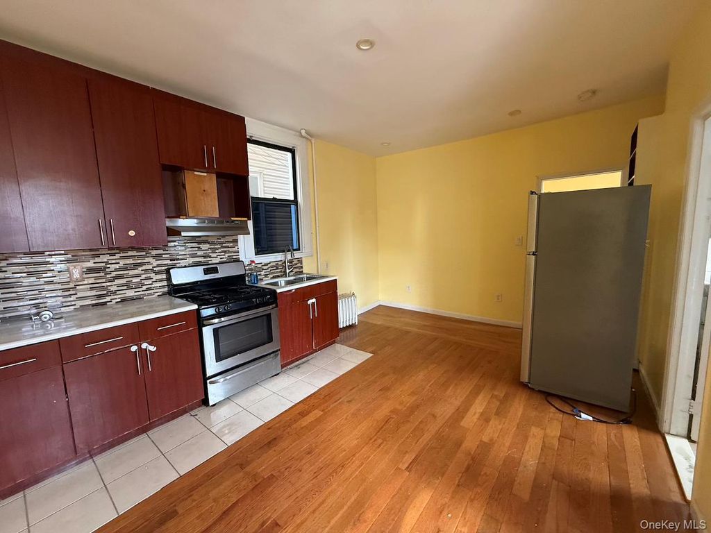 555 Hempstead Turnpike, Elmont, NY 11003 — photo 4