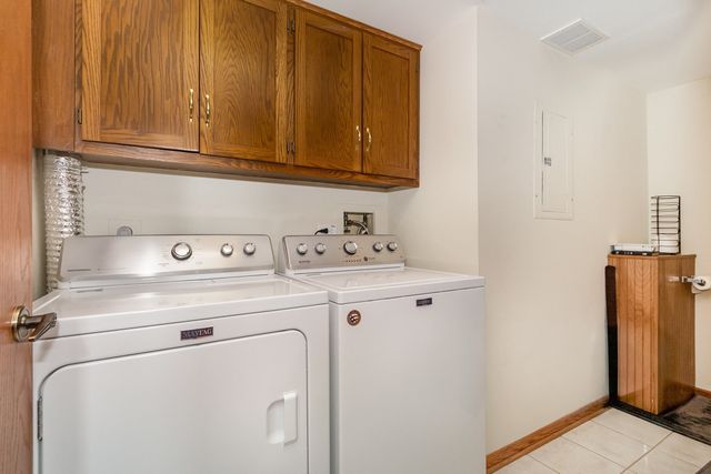 1472 N Rock Run Drive 1B, Crest Hill, IL 60403