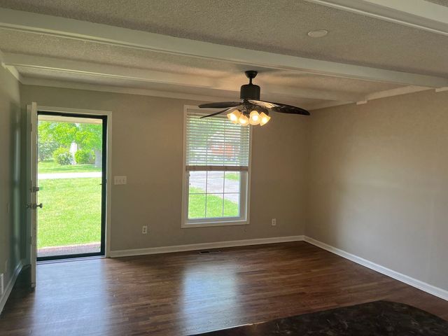 923 Hart St, Gallatin, TN 37066