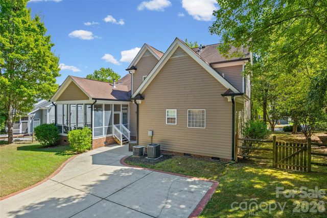 1063 Hunters Run Drive, Tega Cay, SC 29708