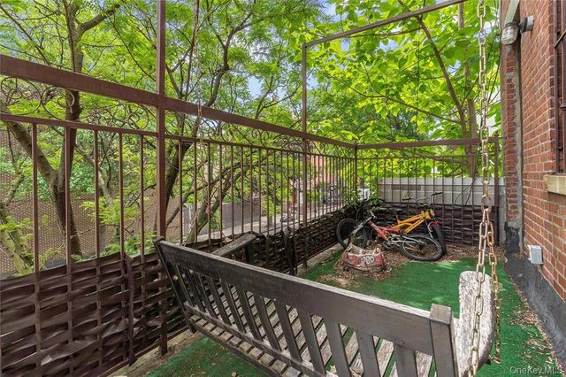 422 Bedford Avenue, Brooklyn, NY 11249