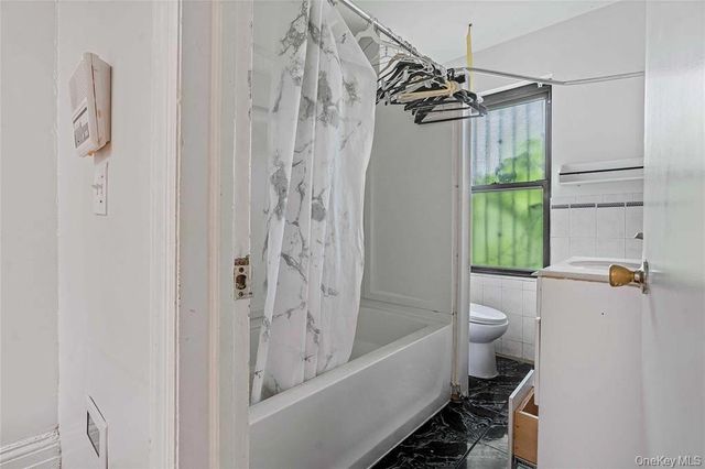 422 Bedford Avenue, Brooklyn, NY 11249